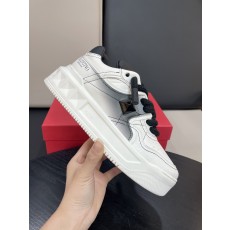 Valentino Garavani 발렌티노 가라바니 원스터드(ONE STUD) 플랫폼 스니커즈 신발