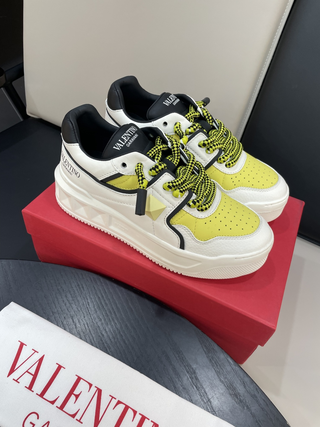 Valentino Garavani 발렌티노 가라바니 원스터드(ONE STUD) 플랫폼 스니커즈 신발