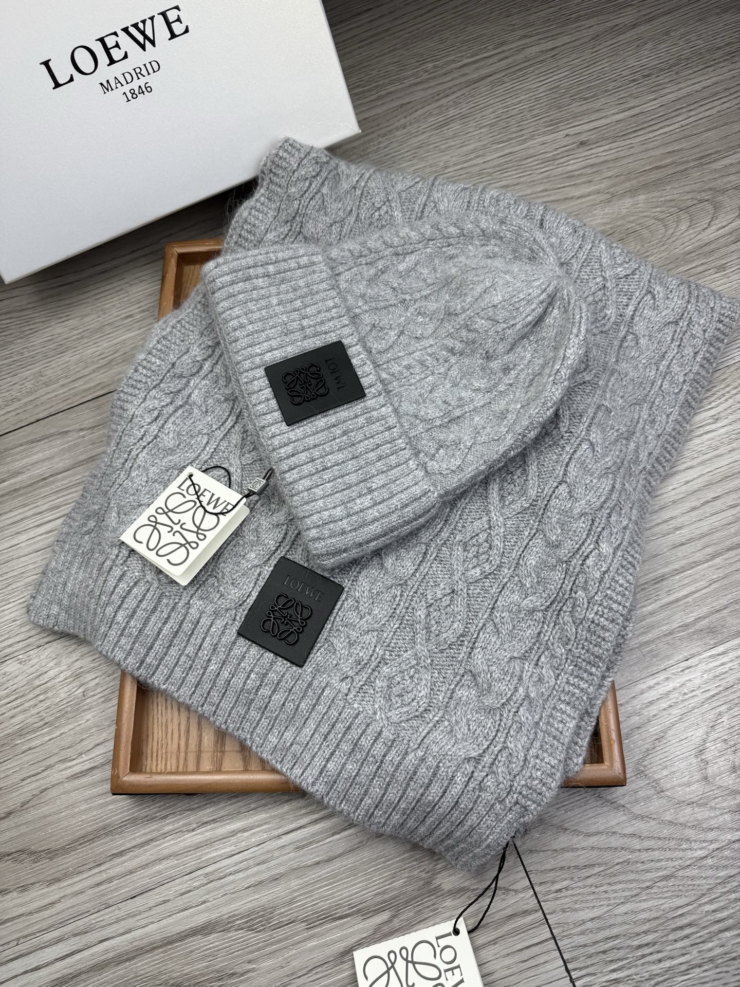 LOEWE 로에베 울 & 토끼털 모자·목도리 세트