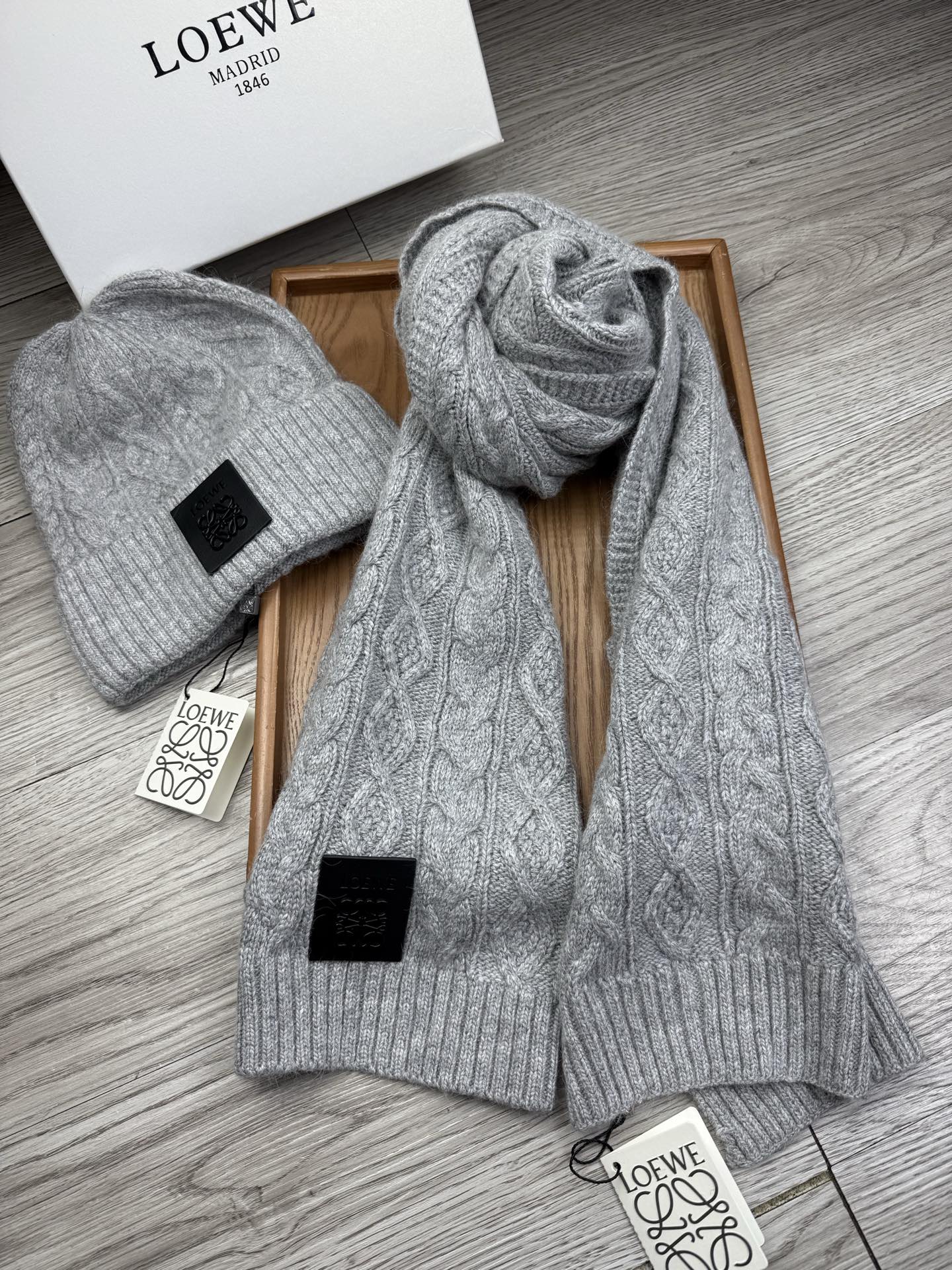 LOEWE 로에베 울 & 토끼털 모자·목도리 세트