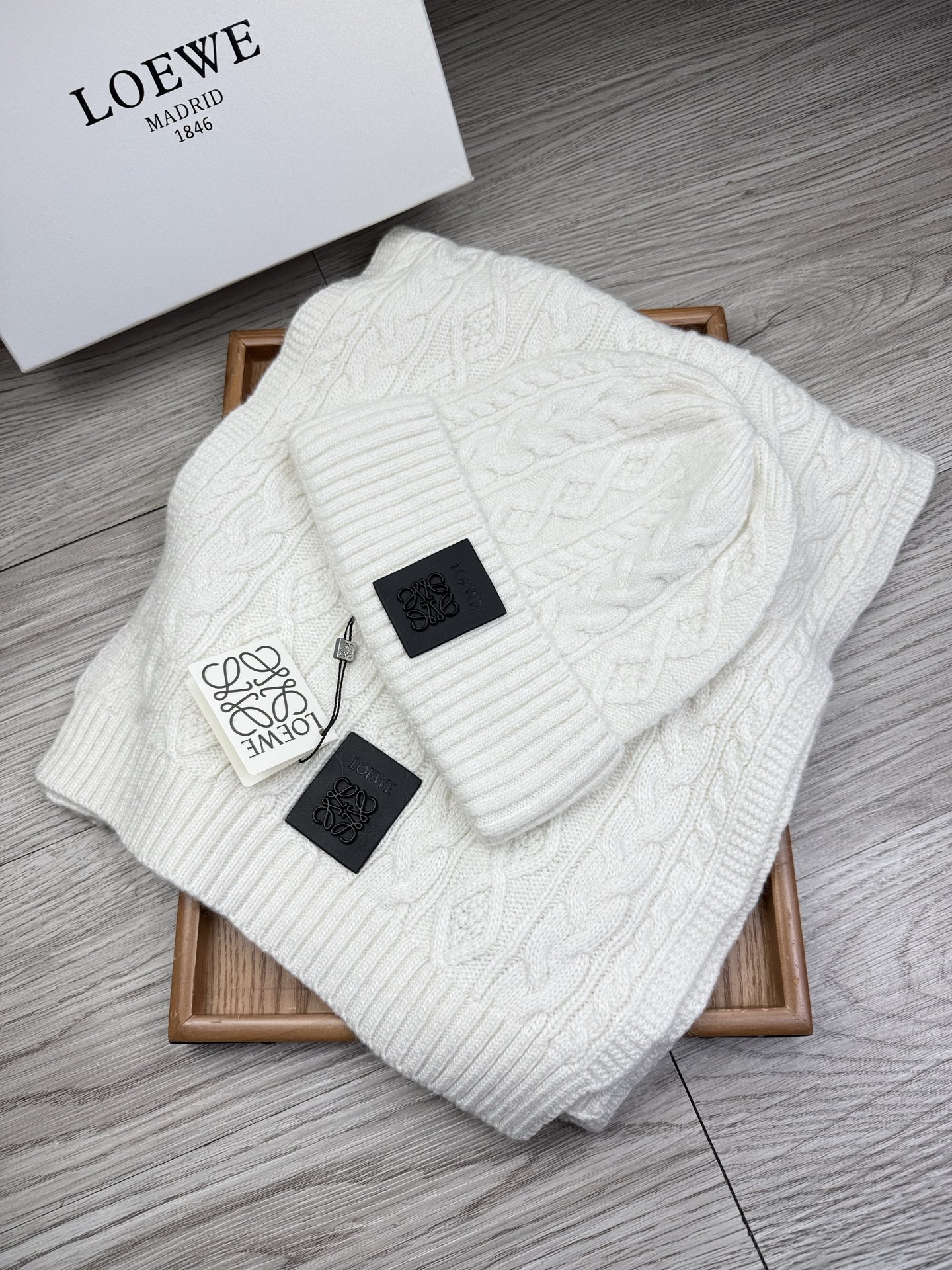 LOEWE 로에베 울 & 토끼털 모자·목도리 세트