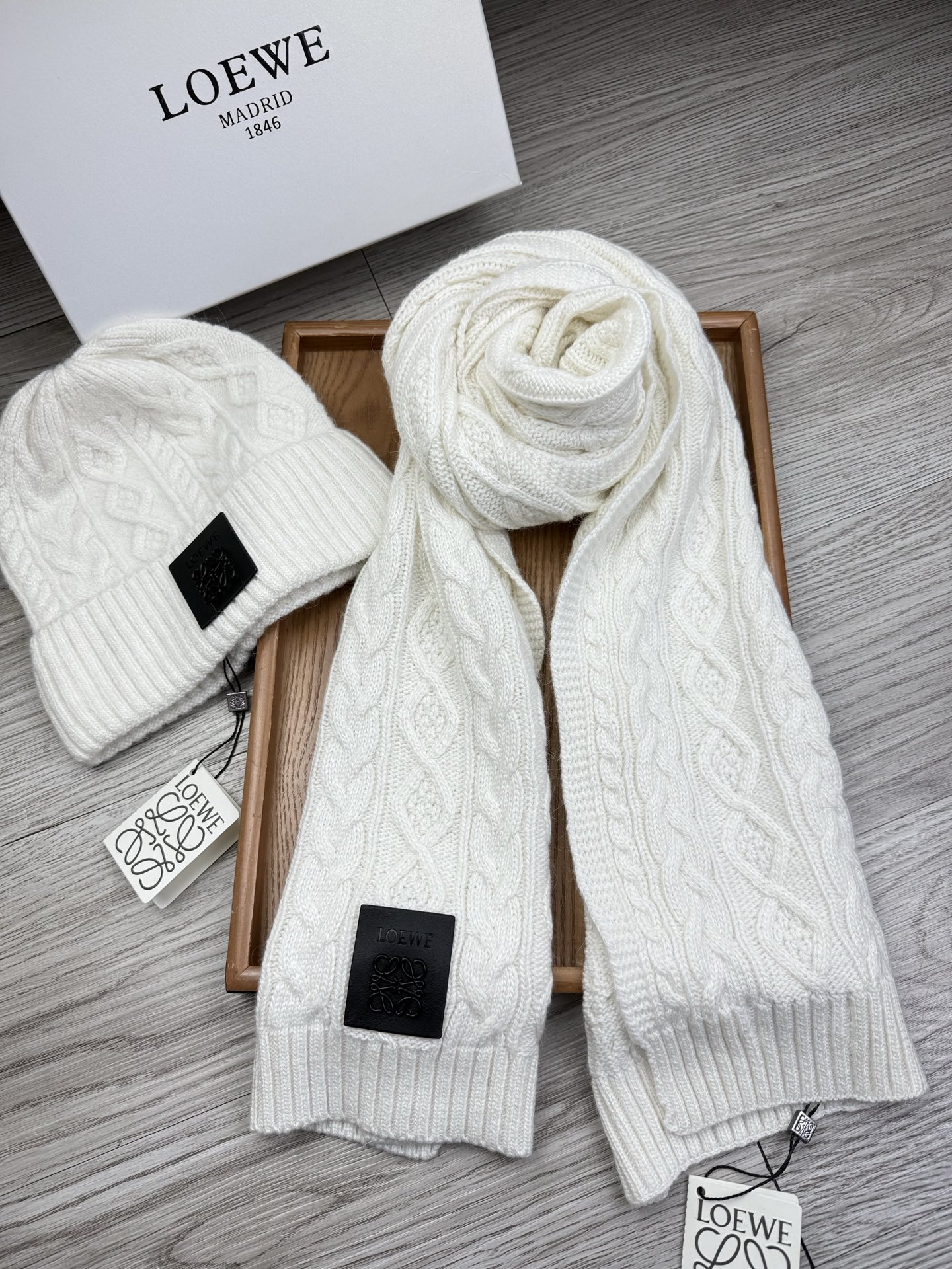 LOEWE 로에베 울 & 토끼털 모자·목도리 세트