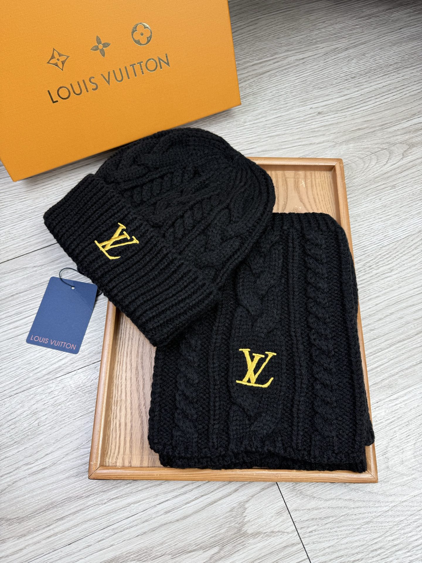 Louis Vuitton LV 루이비통 울 & 토끼털 모자·넥워머 세트
