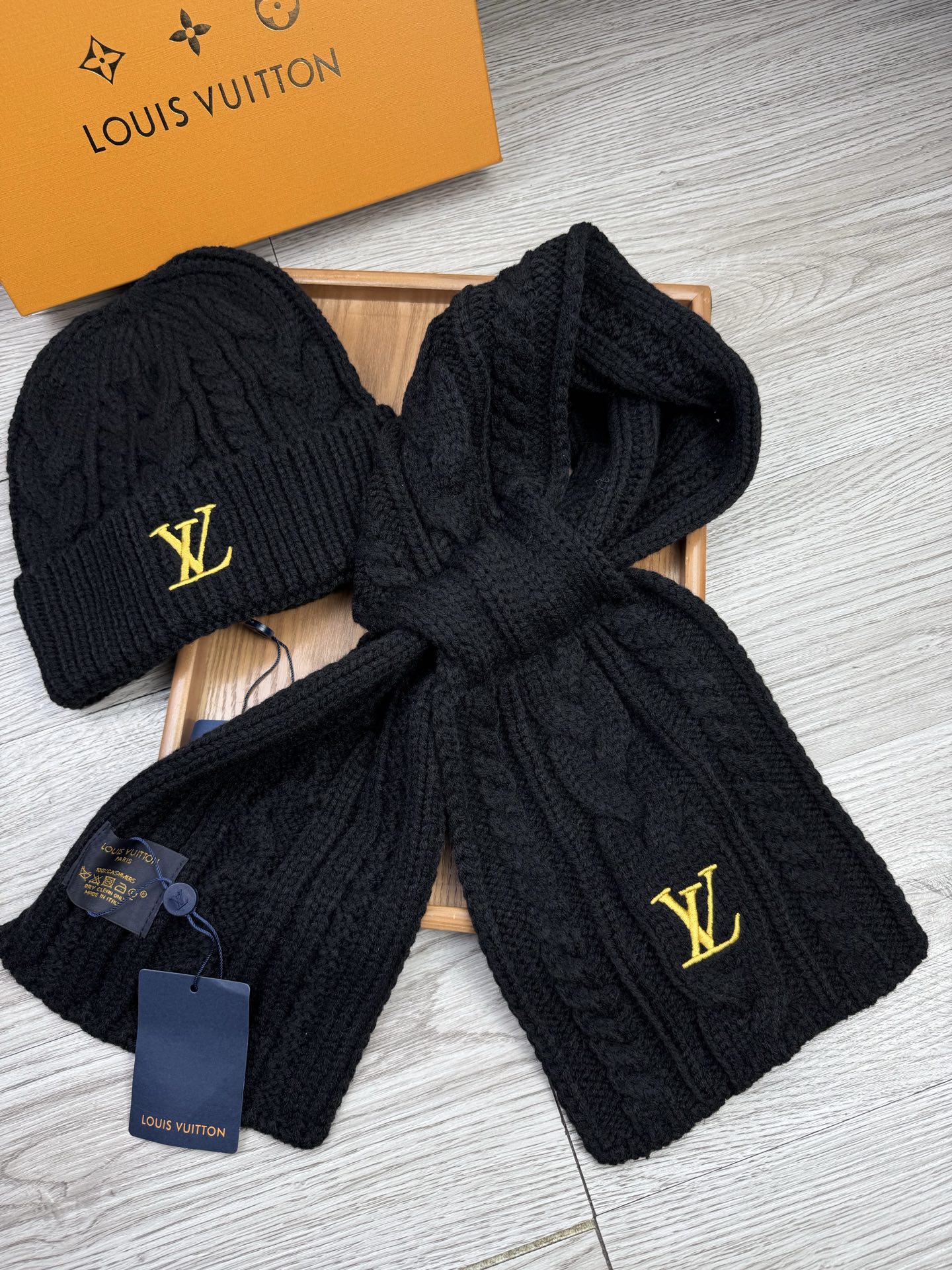 Louis Vuitton LV 루이비통 울 & 토끼털 모자·넥워머 세트