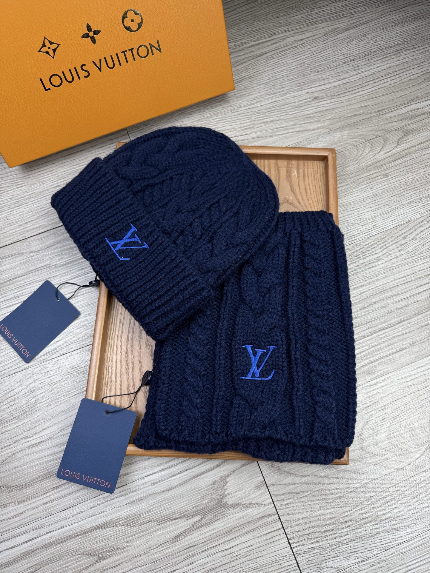 Louis Vuitton LV 루이비통 울 & 토끼털 모자·넥워머 세트