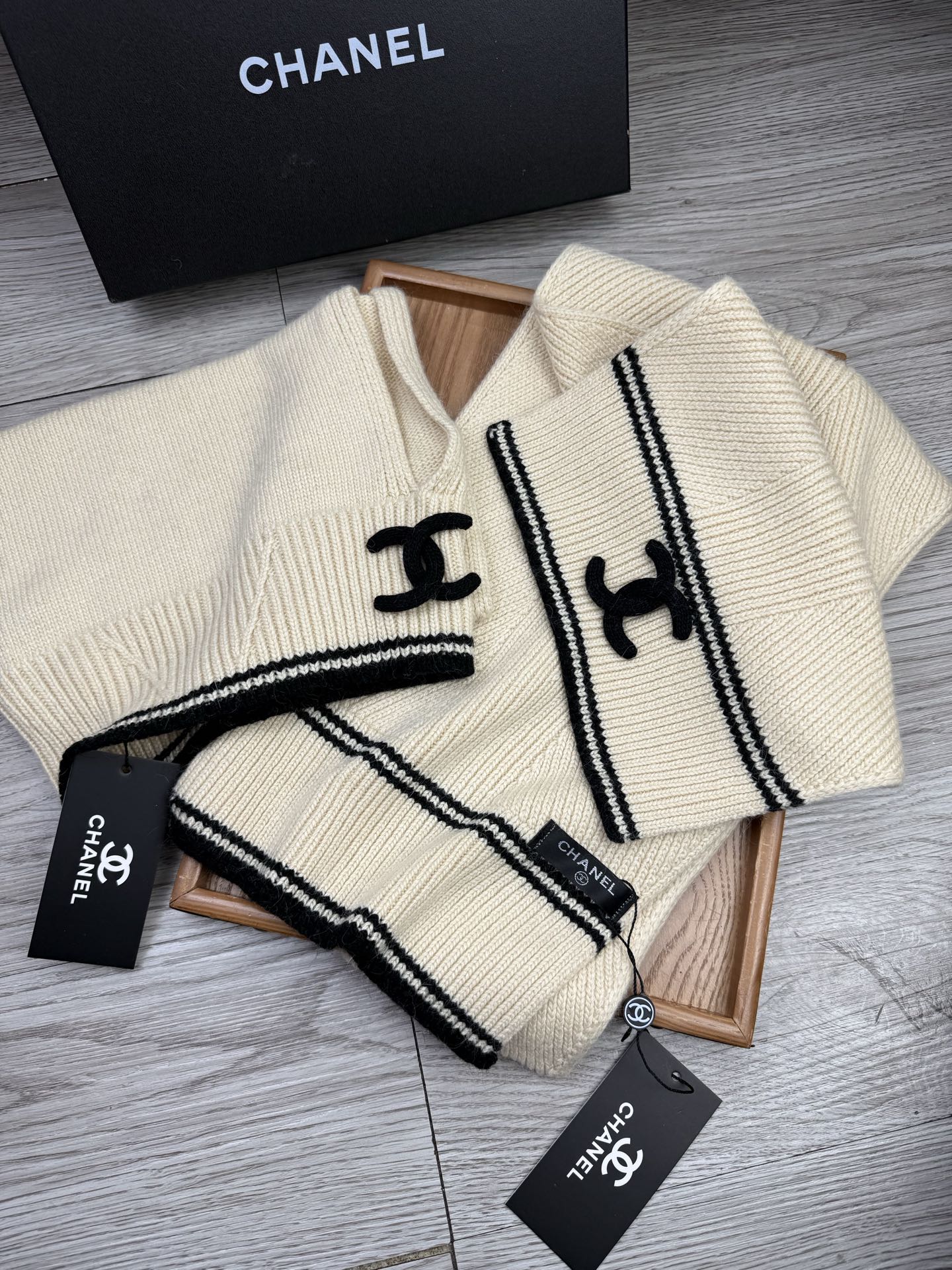 Chanel 샤넬 울 & 토끼털 모자·목도리 세트