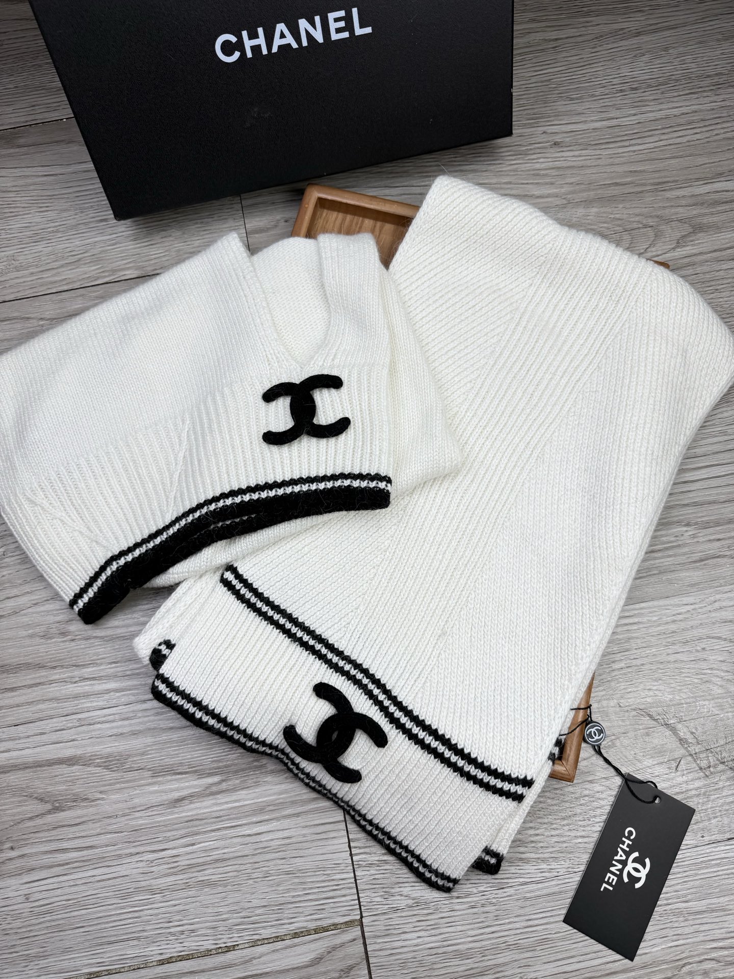 Chanel 샤넬 울 & 토끼털 모자·목도리 세트