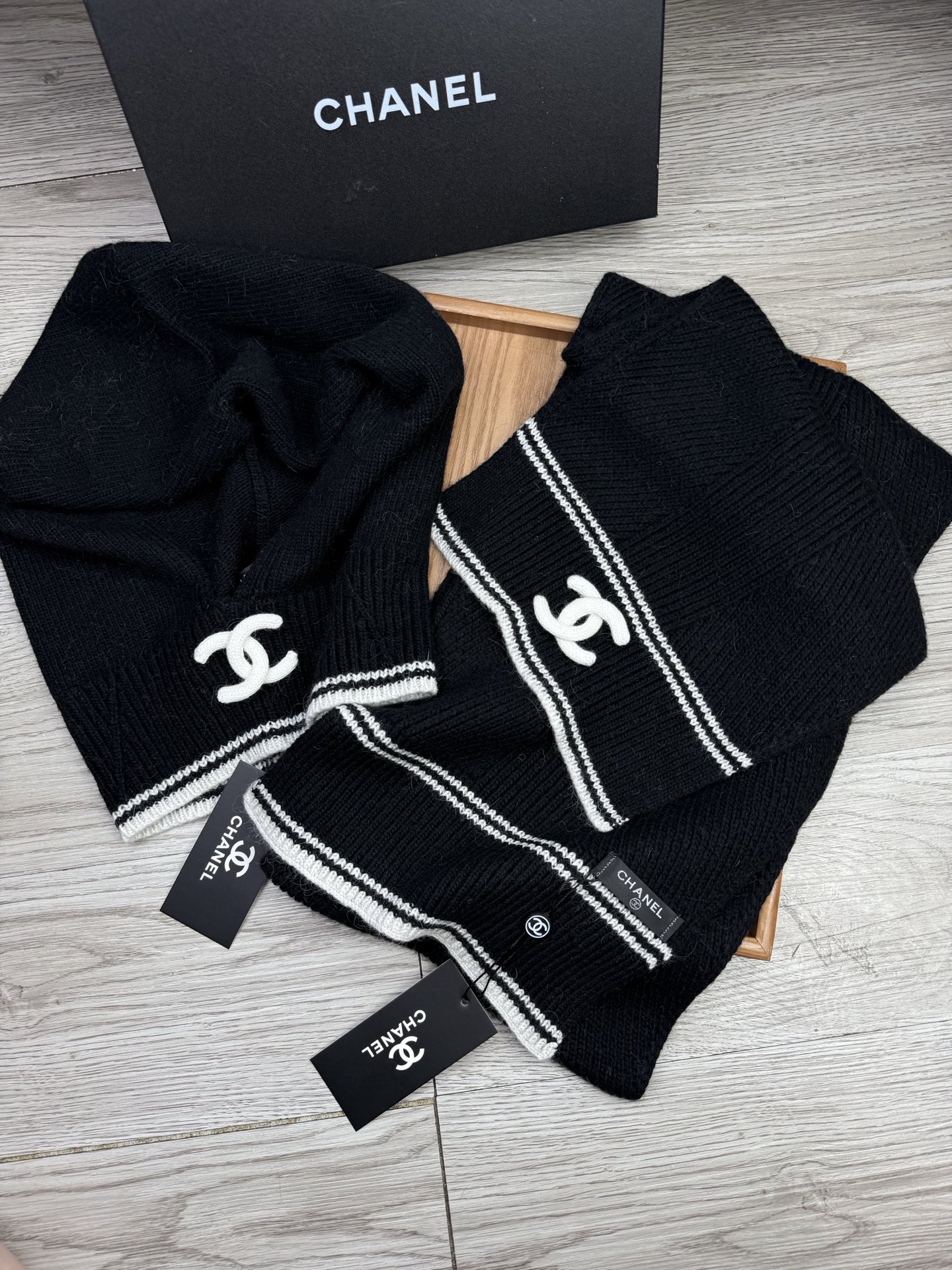 Chanel 샤넬 울 & 토끼털 모자·목도리 세트