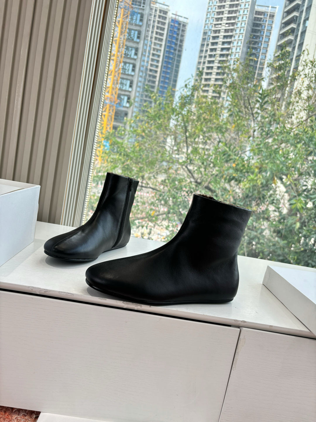 The Row 더 로우 플랫 첼시 부츠 신발