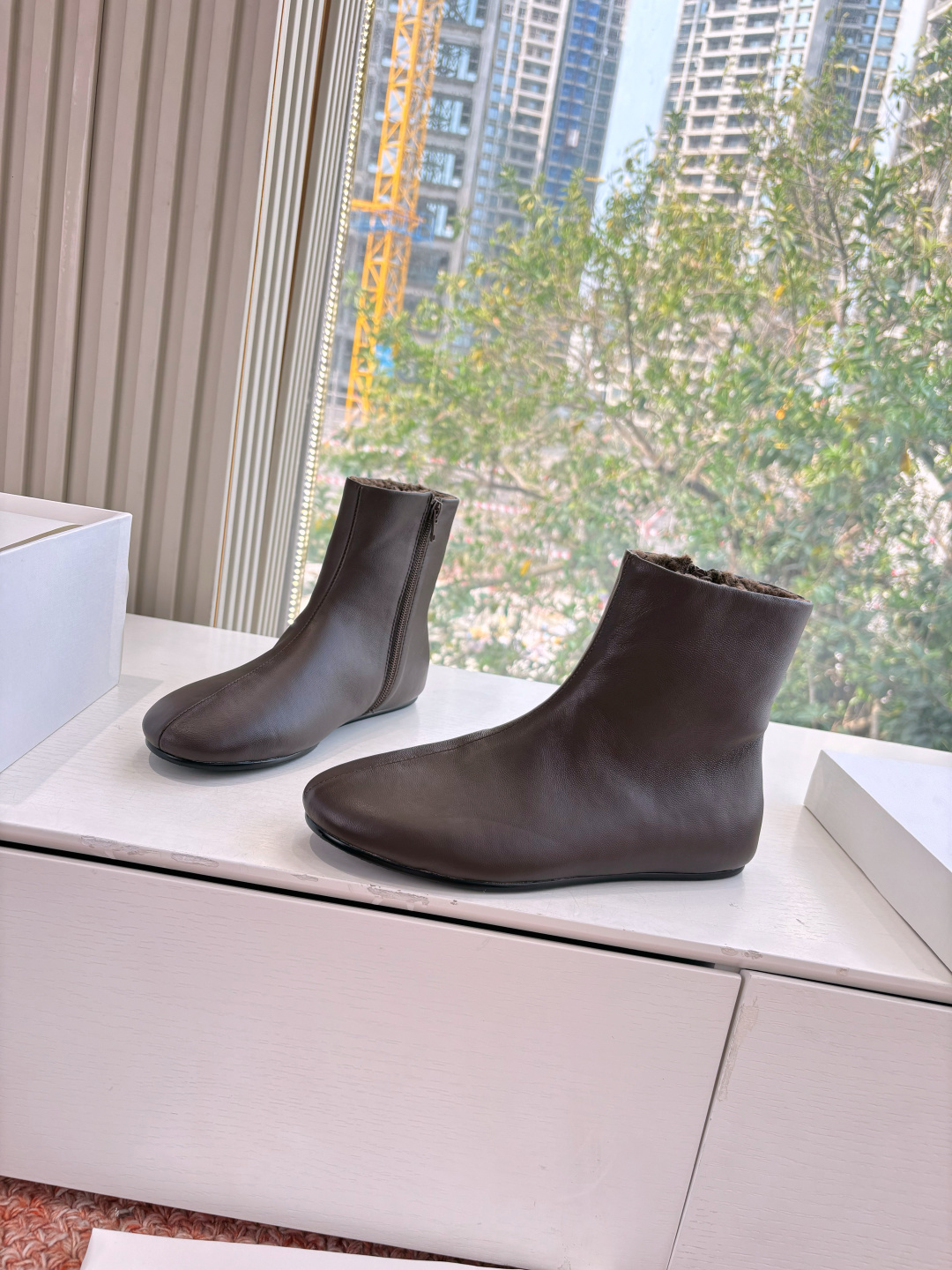 The Row 더 로우 플랫 첼시 부츠 신발