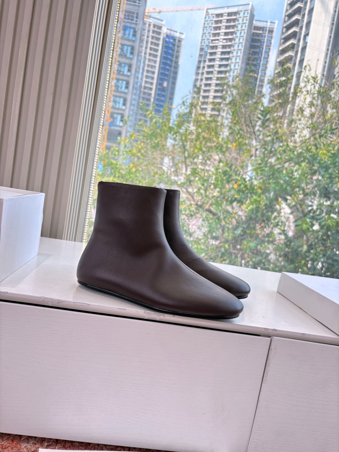 The Row 더 로우 플랫 첼시 부츠 신발