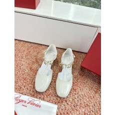 Roger Vivier RV 로저 비비에 T스트랩 쥬얼 펜던트 청키힐 샌들 신발