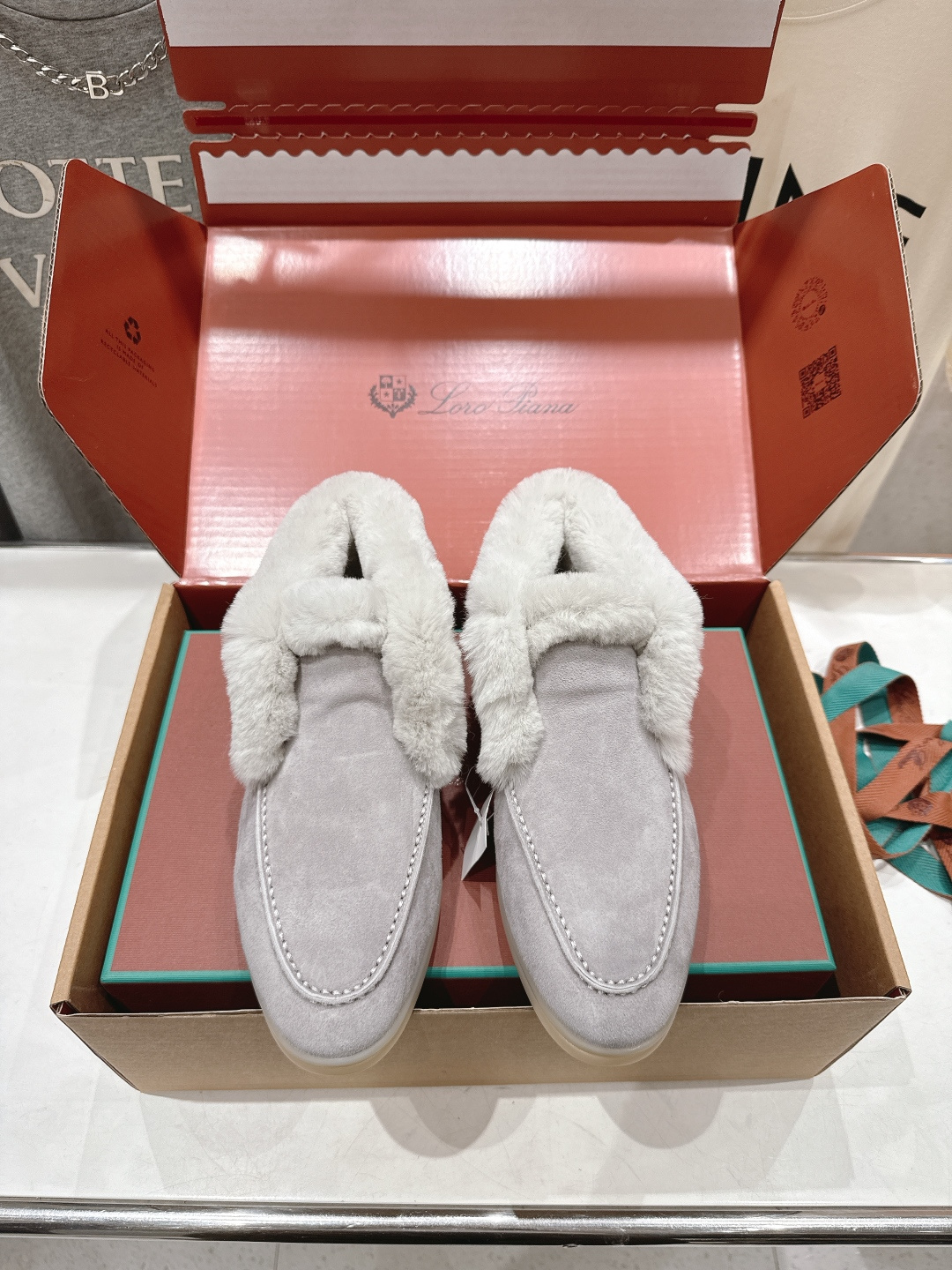 Loro Piana 로로 피아나 LP 클래식 하이탑 레빗퍼 로퍼 신발