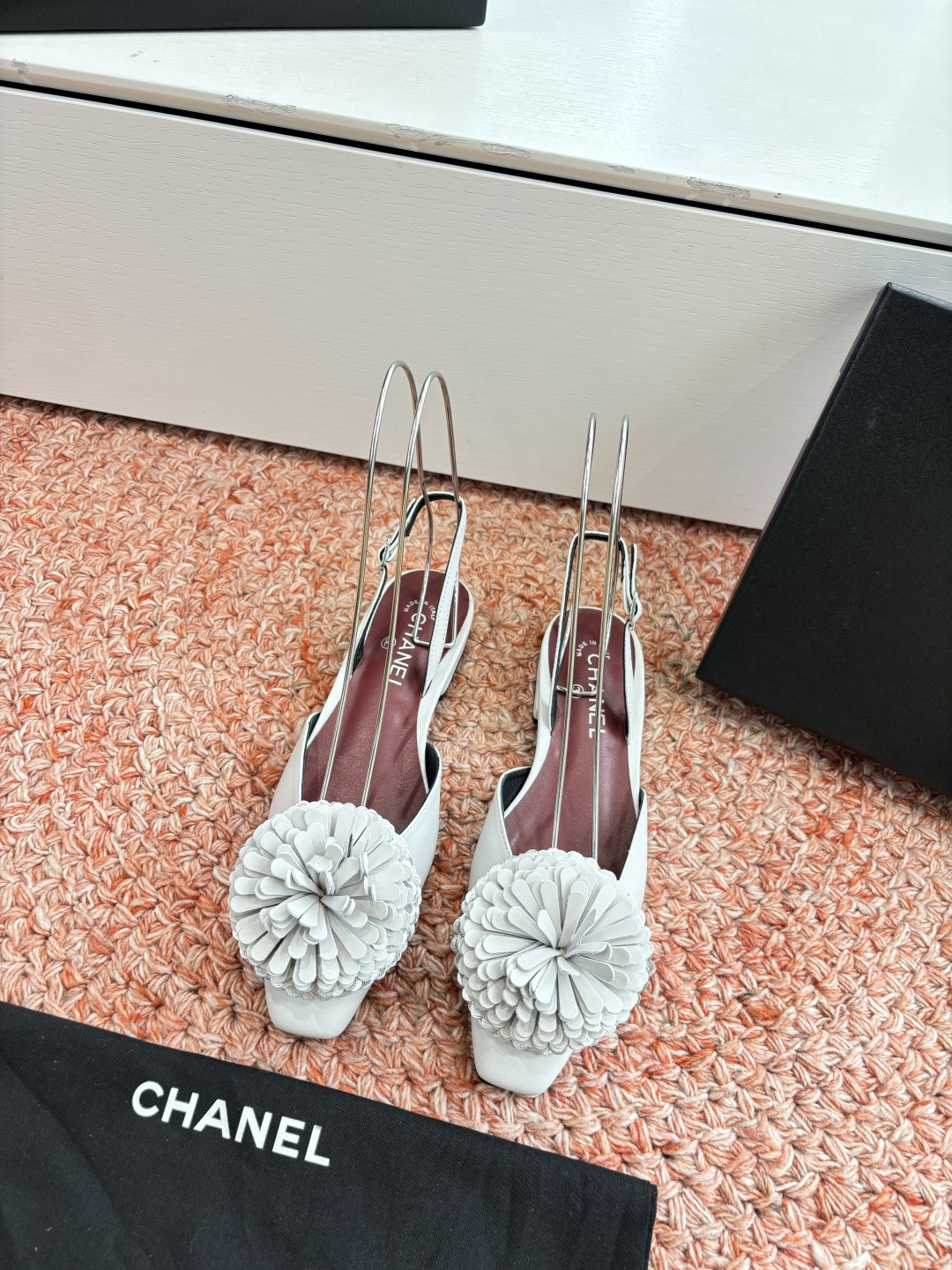 Chanel 샤넬 플라워 폼폼 메리제인 플랫 샌들 신발