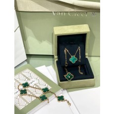 Van Cleef & Arpels 반클리프 앤 아펠(VCA) 공작석(말라카이트) 5모티프 팔찌