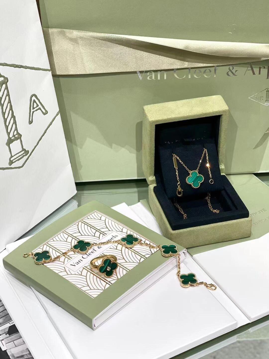 Van Cleef & Arpels 반클리프 앤 아펠(VCA) 공작석(말라카이트) 5모티프 팔찌