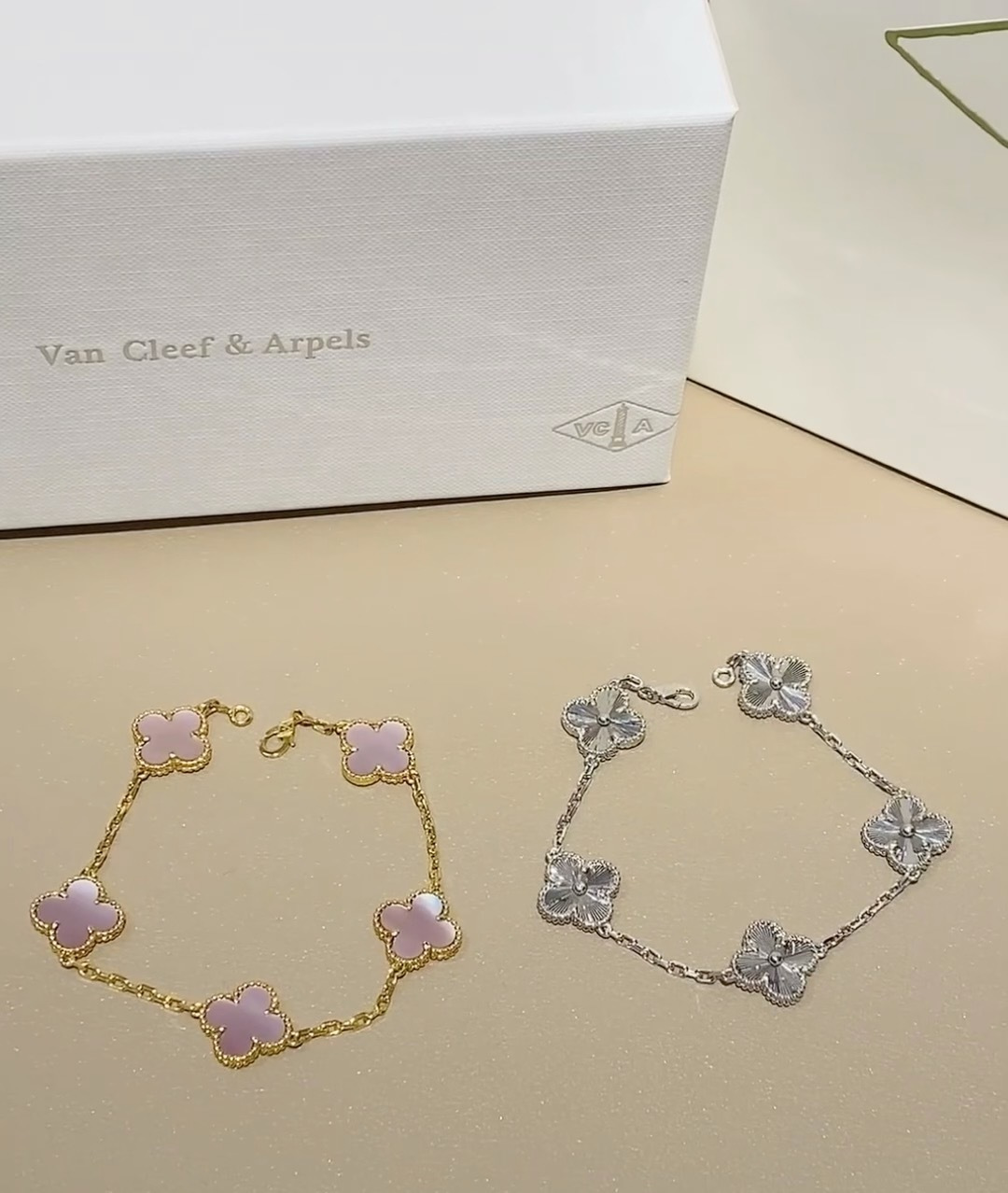 Van Cleef & Arpels 반클리프 앤 아펠(VCA) 핑크 마더오브펄(분패) 5모티프 팔찌