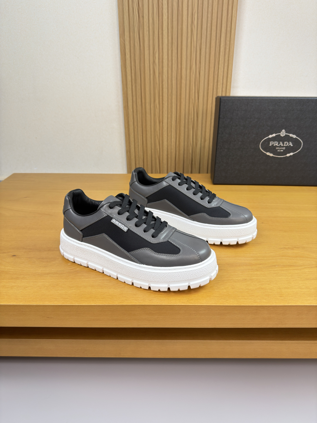 프라다(PRADA) 나파 가죽 & 실크 캔버스 스니커즈 (프리미엄) 신발