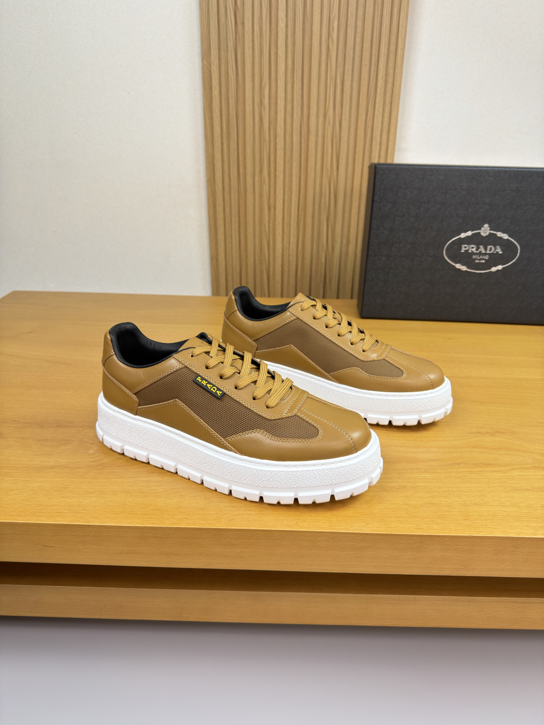 프라다(PRADA) 나파 가죽 & 실크 캔버스 스니커즈 (프리미엄) 신발