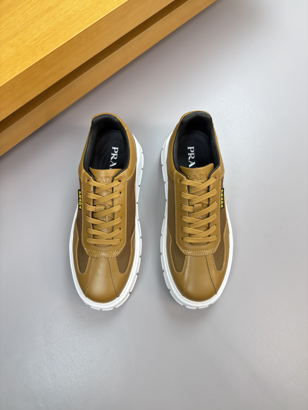 프라다(PRADA) 나파 가죽 & 실크 캔버스 스니커즈 (프리미엄) 신발