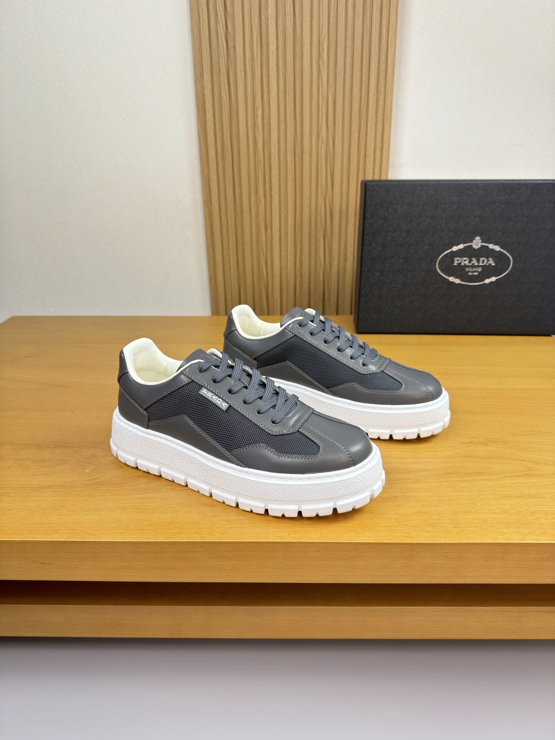 프라다(PRADA) 나파 가죽 & 실크 캔버스 스니커즈 (프리미엄) 신발