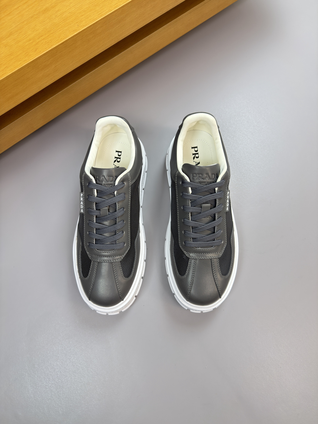 프라다(PRADA) 나파 가죽 & 실크 캔버스 스니커즈 (프리미엄) 신발