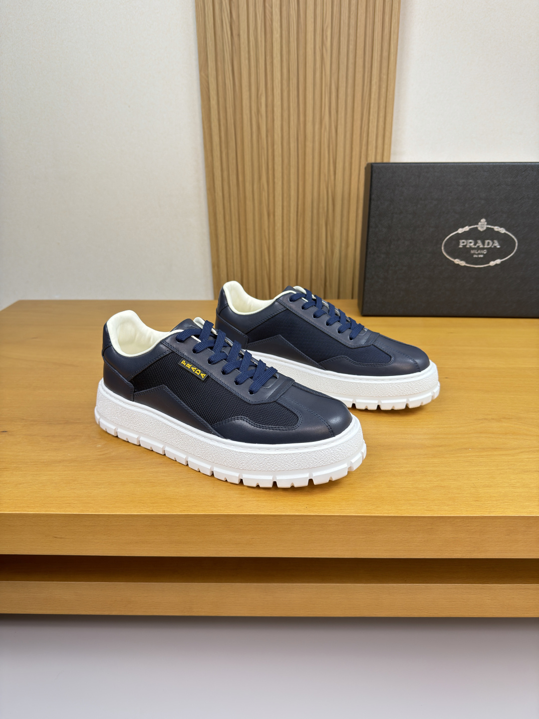 프라다(PRADA) 나파 가죽 & 실크 캔버스 스니커즈 (프리미엄) 신발