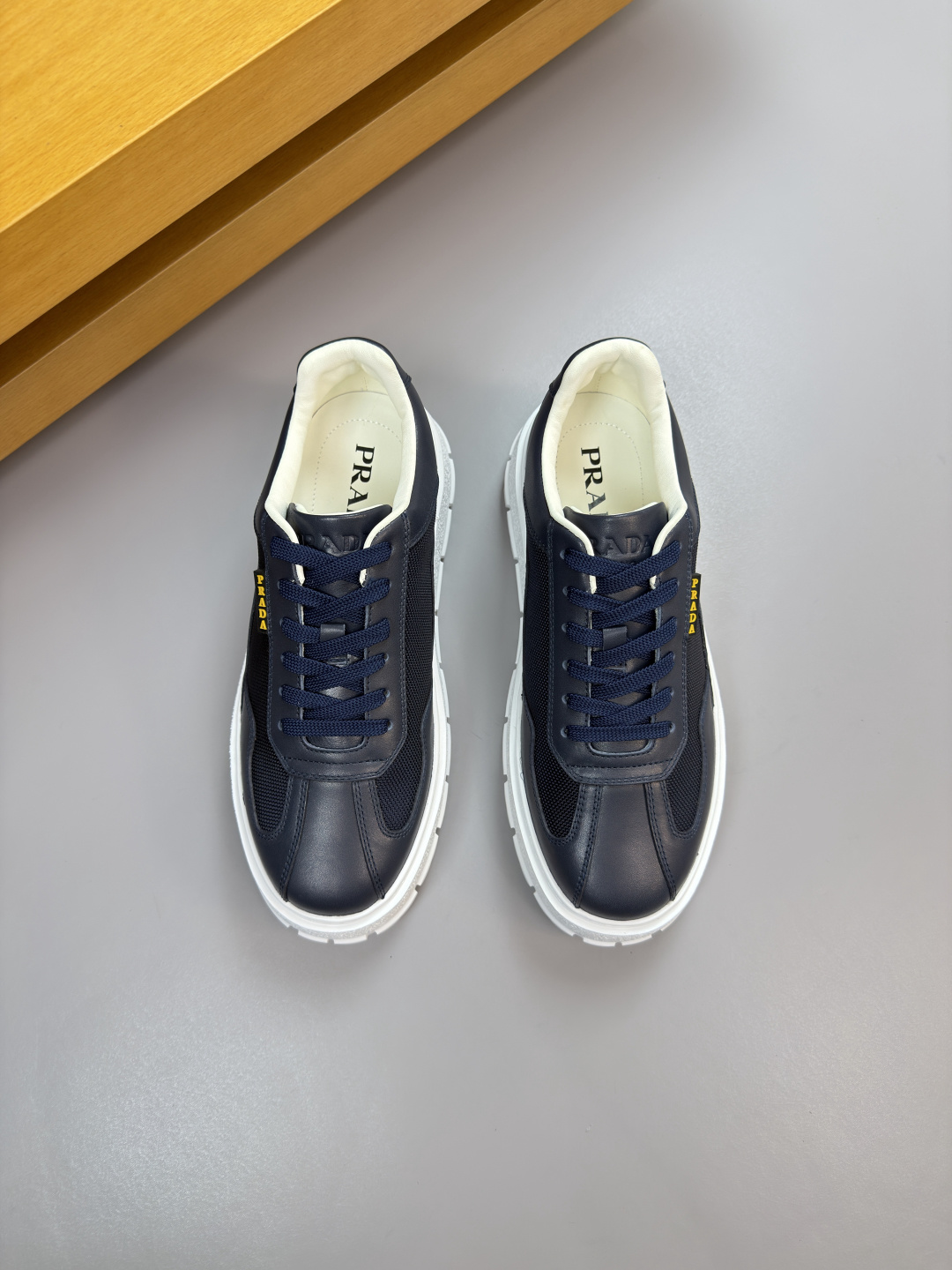 프라다(PRADA) 나파 가죽 & 실크 캔버스 스니커즈 (프리미엄) 신발