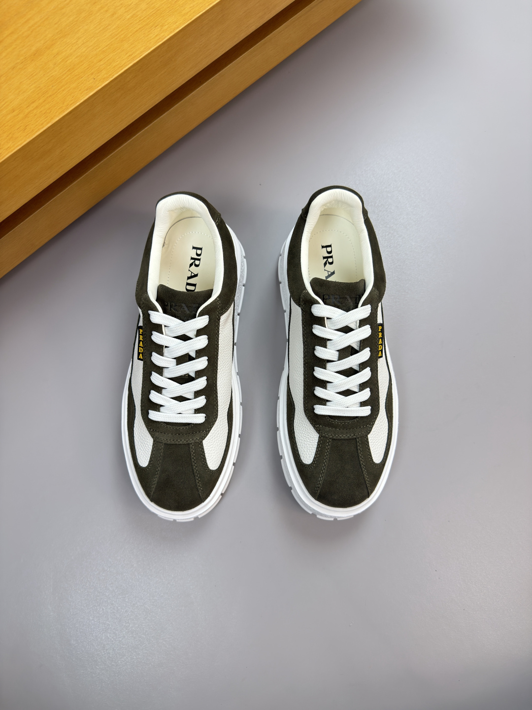 프라다(PRADA) 리치 가죽 & 스웨이드 스니커즈 (프리미엄) 신발