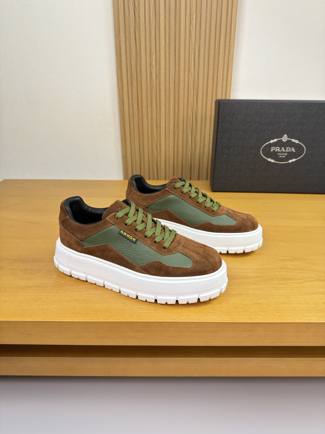 프라다(PRADA) 리치 가죽 & 스웨이드 스니커즈 (프리미엄) 신발