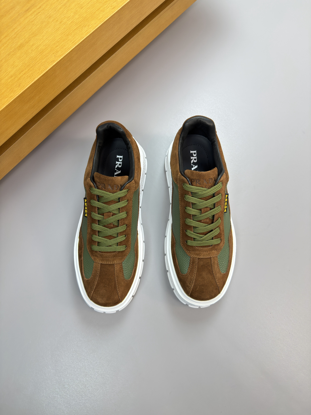 프라다(PRADA) 리치 가죽 & 스웨이드 스니커즈 (프리미엄) 신발