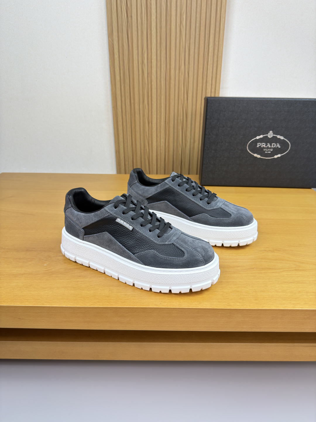 프라다(PRADA) 리치 가죽 & 스웨이드 스니커즈 (프리미엄) 신발