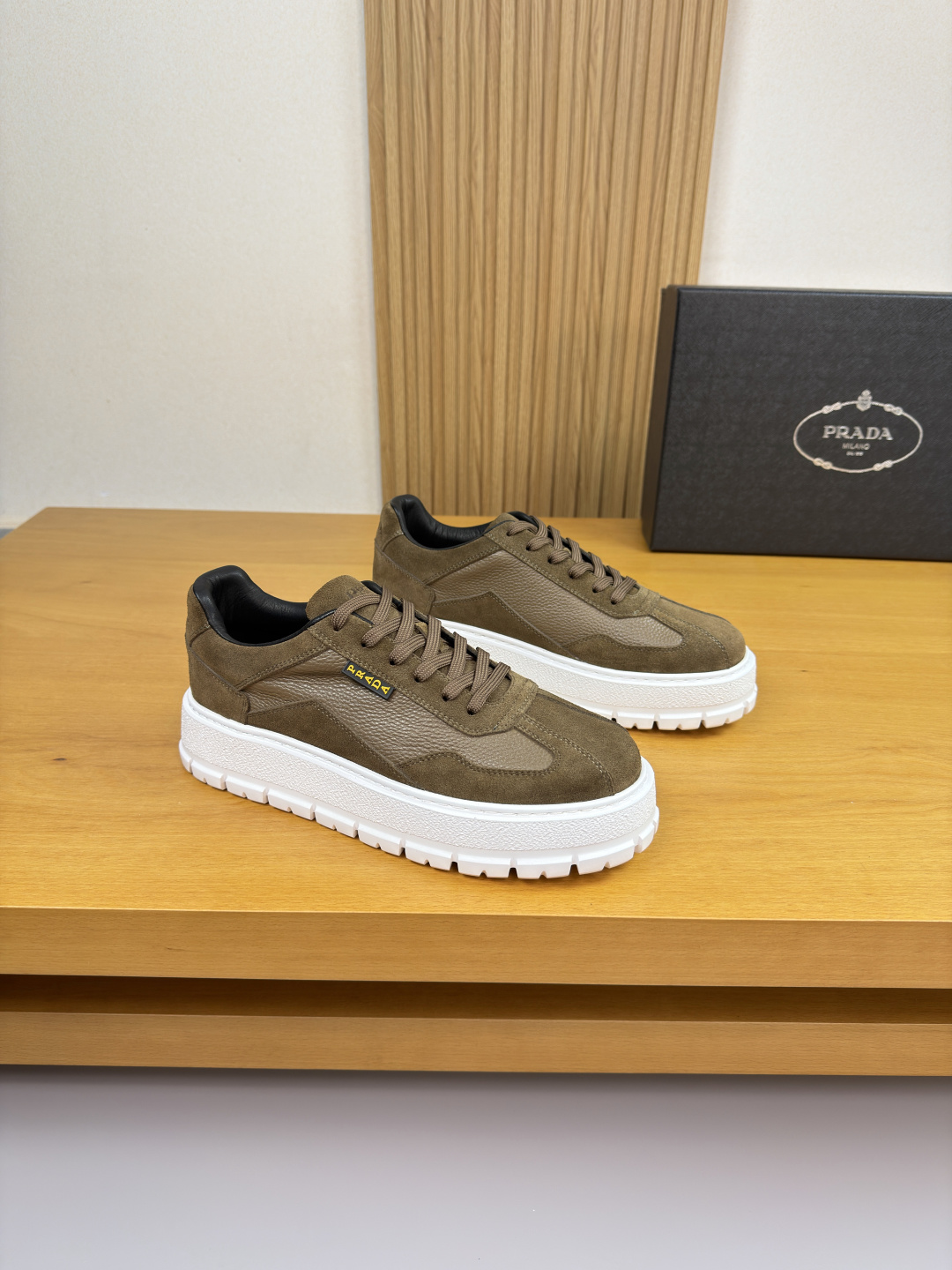 프라다(PRADA) 리치 가죽 & 스웨이드 스니커즈 (프리미엄) 신발