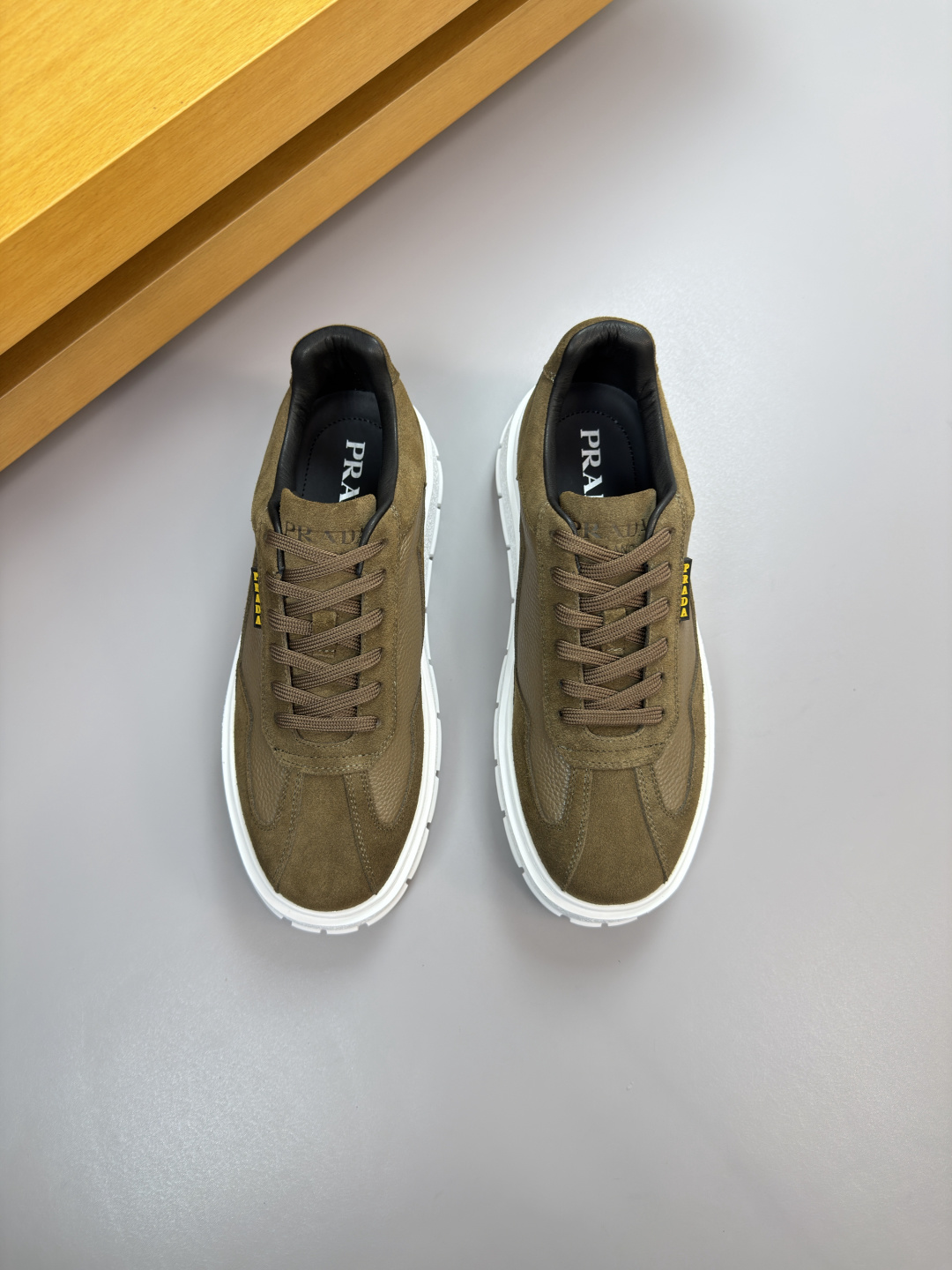 프라다(PRADA) 리치 가죽 & 스웨이드 스니커즈 (프리미엄) 신발