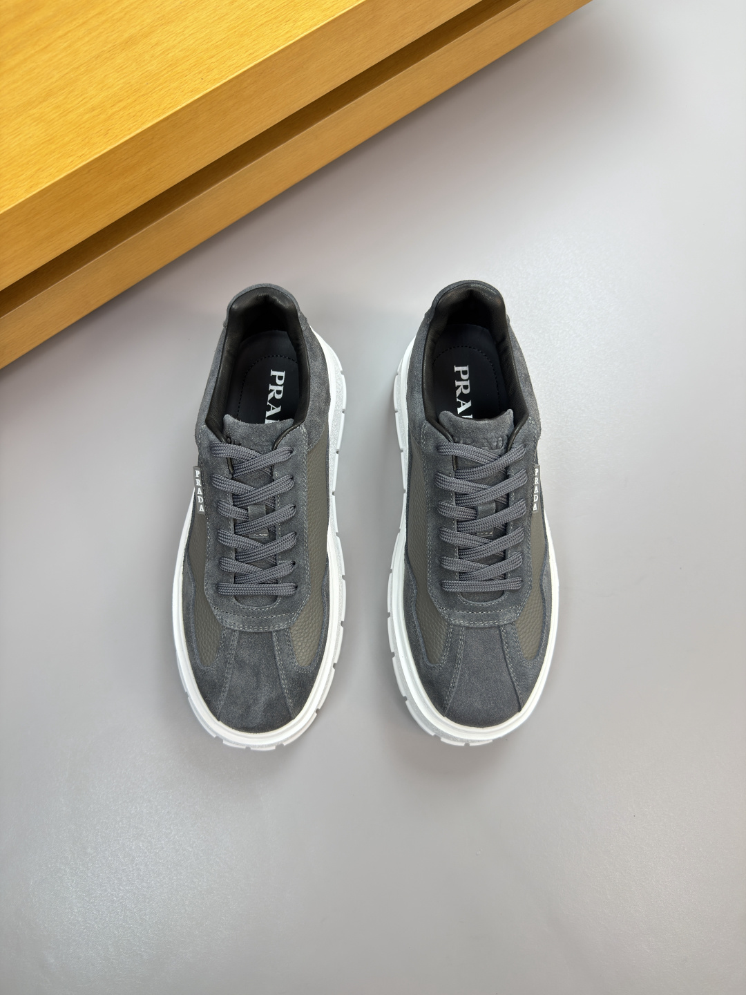 프라다(PRADA) 리치 가죽 & 스웨이드 스니커즈 (프리미엄) 신발