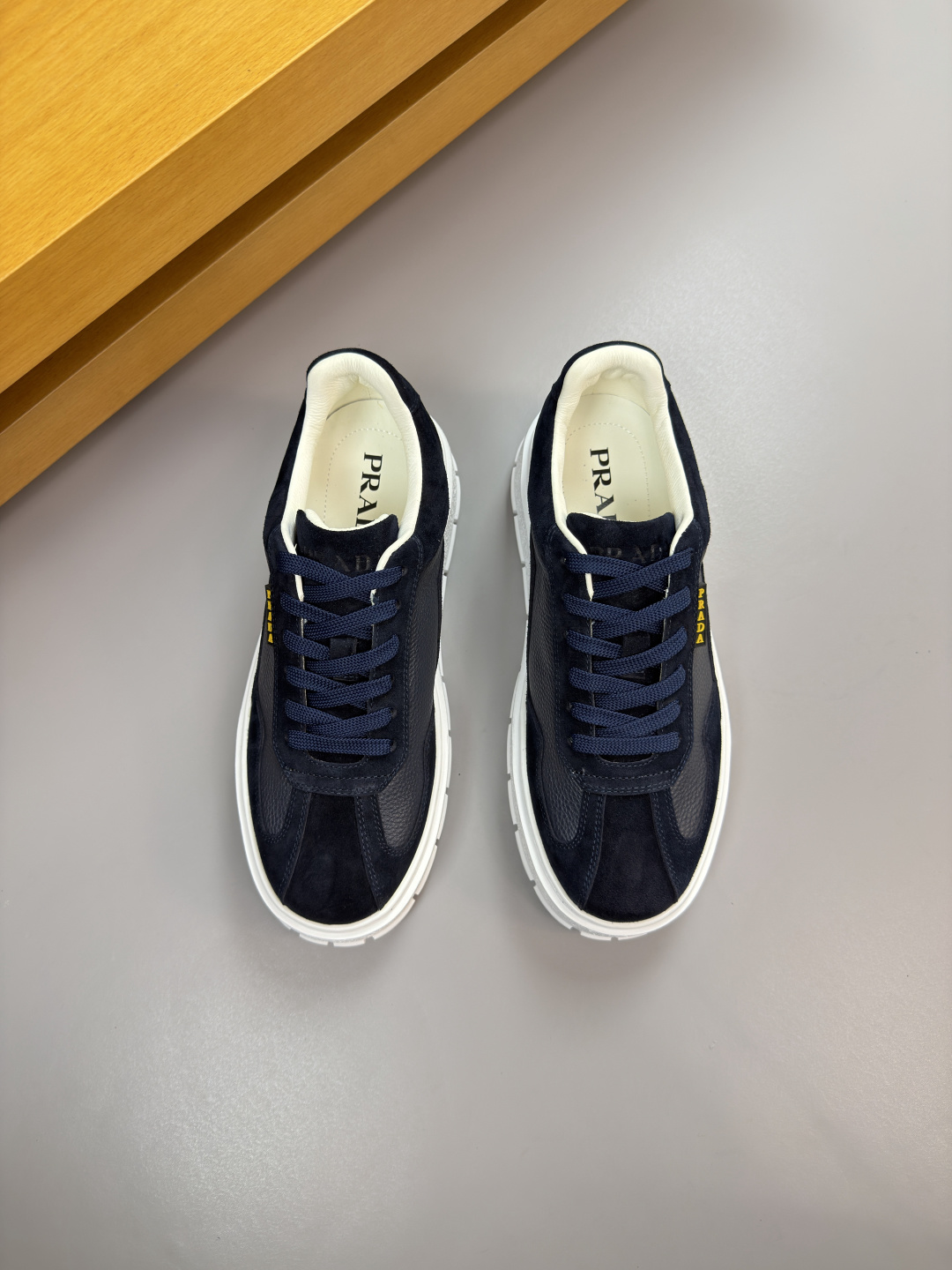 프라다(PRADA) 리치 가죽 & 스웨이드 스니커즈 (프리미엄) 신발