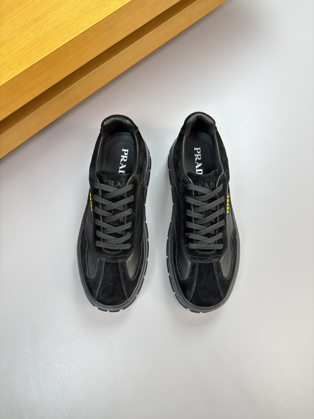 프라다(PRADA) 리치 가죽 & 스웨이드 스니커즈 (프리미엄) 신발