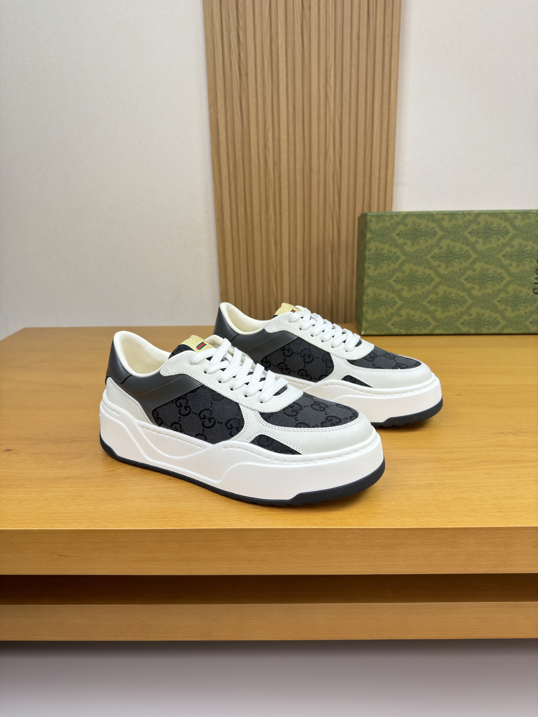 구찌(GUCCI) 나파 & GG 로고 캔버스 스니커즈 (프리미엄) 신발
