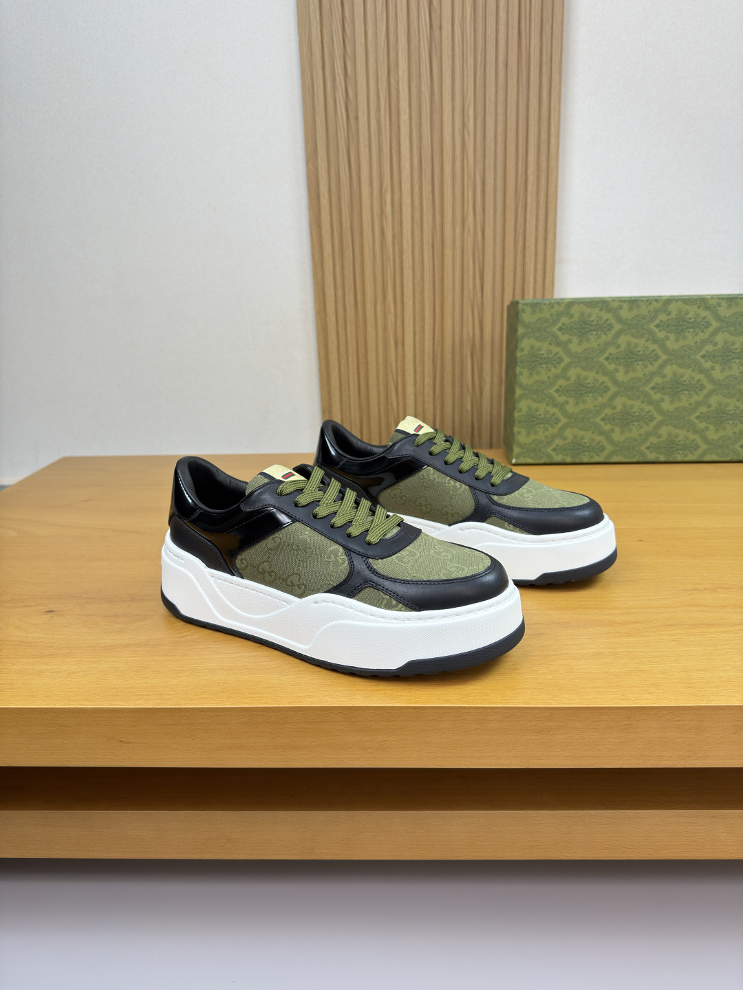 구찌(GUCCI) 나파 & GG 로고 캔버스 스니커즈 (프리미엄) 신발