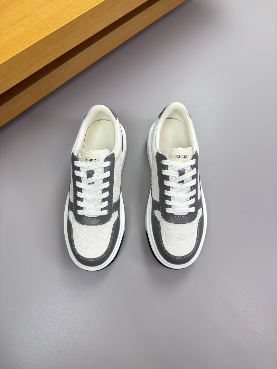 구찌(GUCCI) 나파 & 리치 레더 엠보싱 스니커즈 (프리미엄) 신발