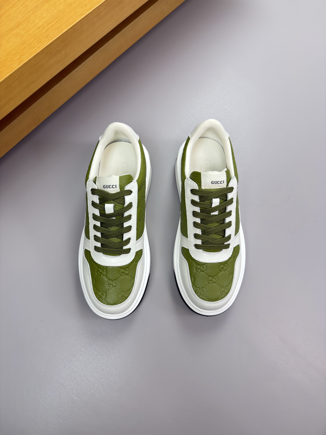 구찌(GUCCI) 나파 & 리치 레더 엠보싱 스니커즈 (프리미엄) 신발