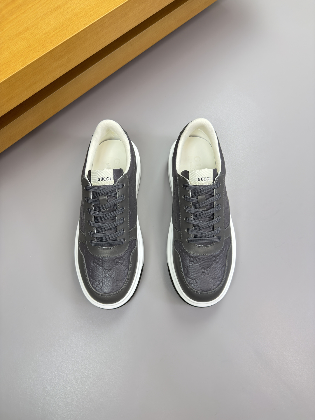 구찌(GUCCI) 나파 & 리치 레더 엠보싱 스니커즈 (프리미엄) 신발