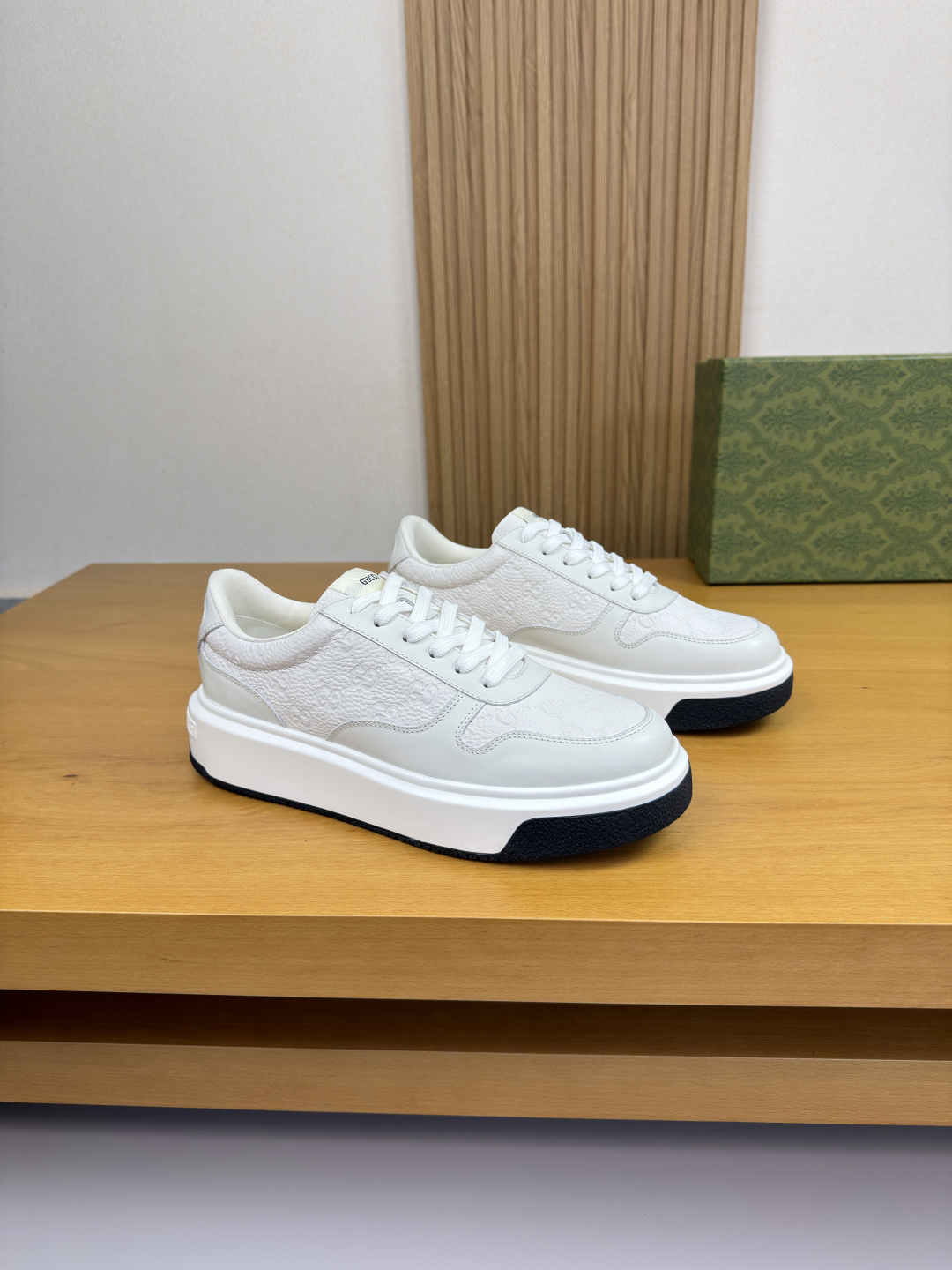 구찌(GUCCI) 나파 & 리치 레더 엠보싱 스니커즈 (프리미엄) 신발