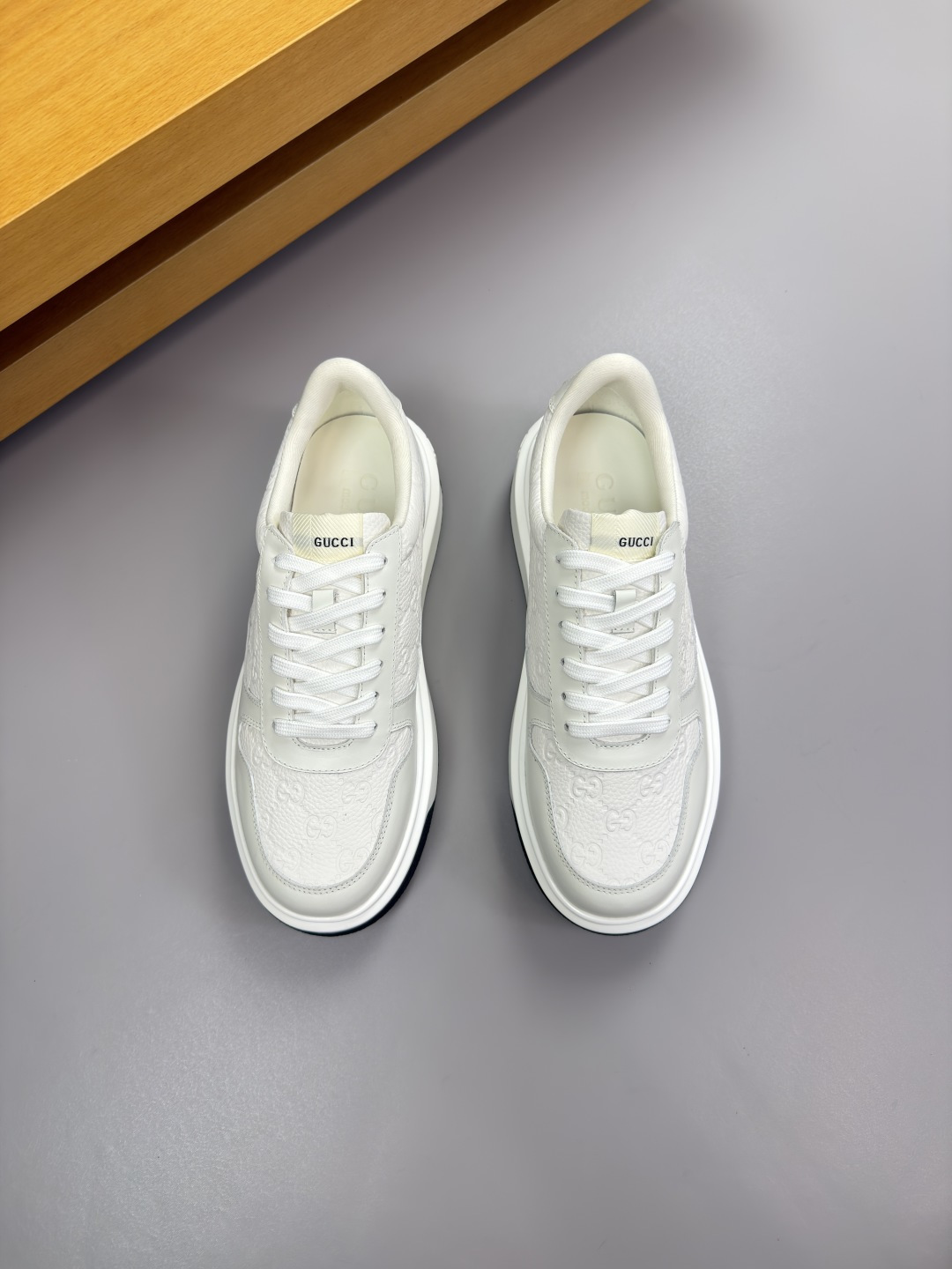 구찌(GUCCI) 나파 & 리치 레더 엠보싱 스니커즈 (프리미엄) 신발