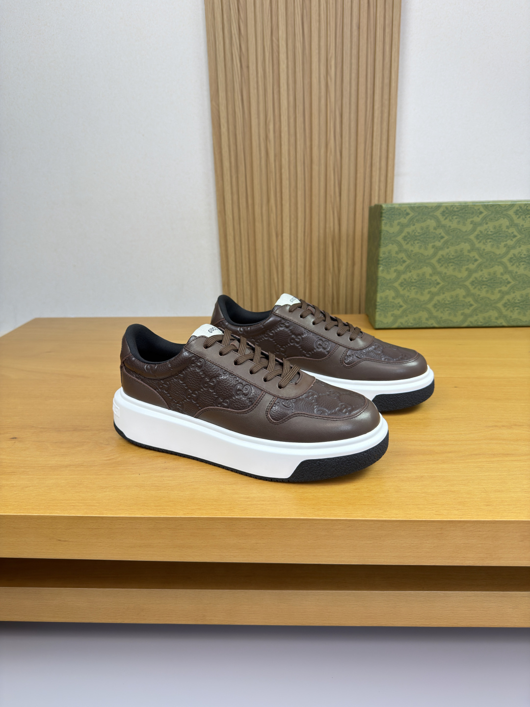 구찌(GUCCI) 나파 & 리치 레더 엠보싱 스니커즈 (프리미엄) 신발