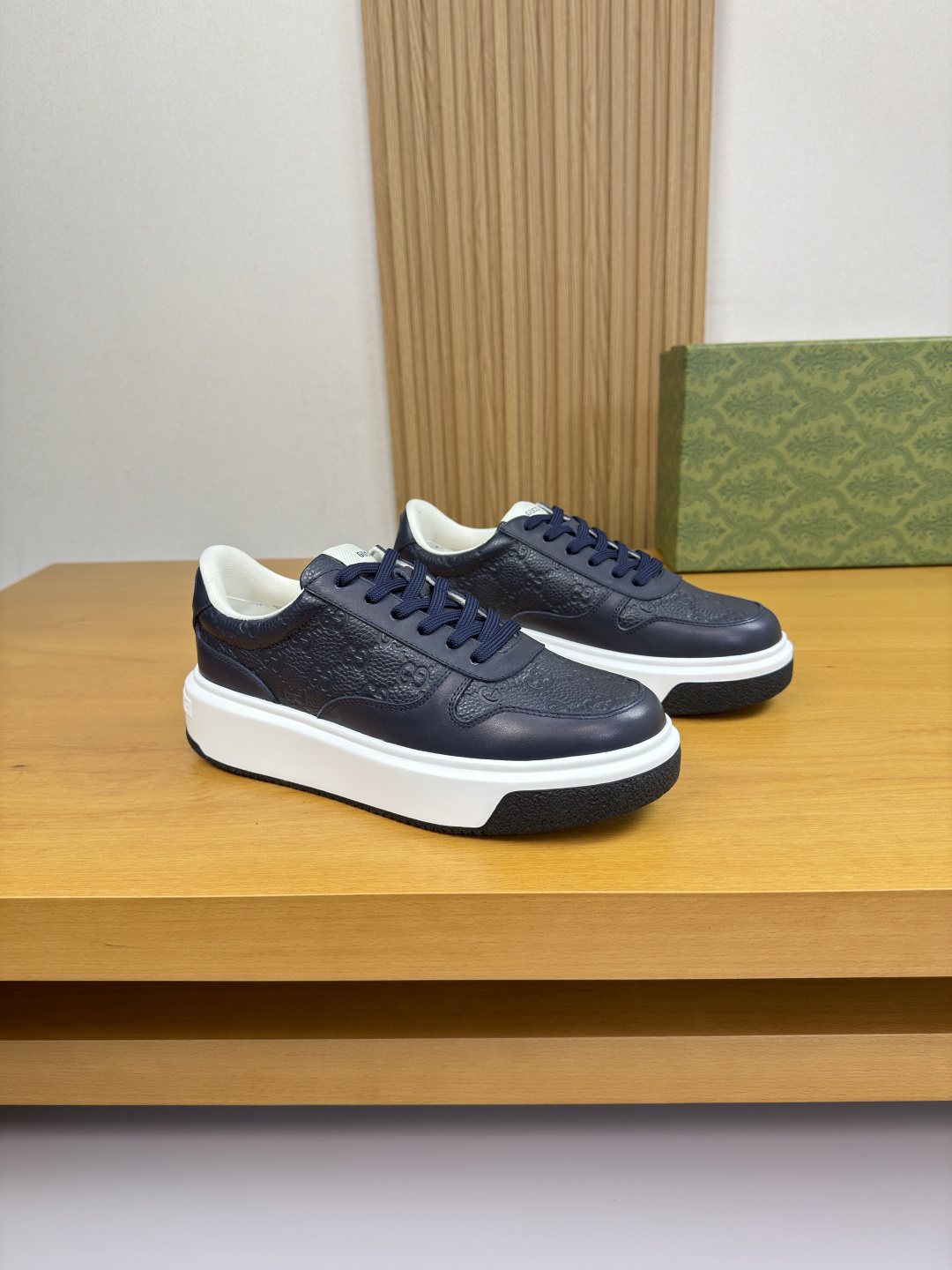 구찌(GUCCI) 나파 & 리치 레더 엠보싱 스니커즈 (프리미엄) 신발