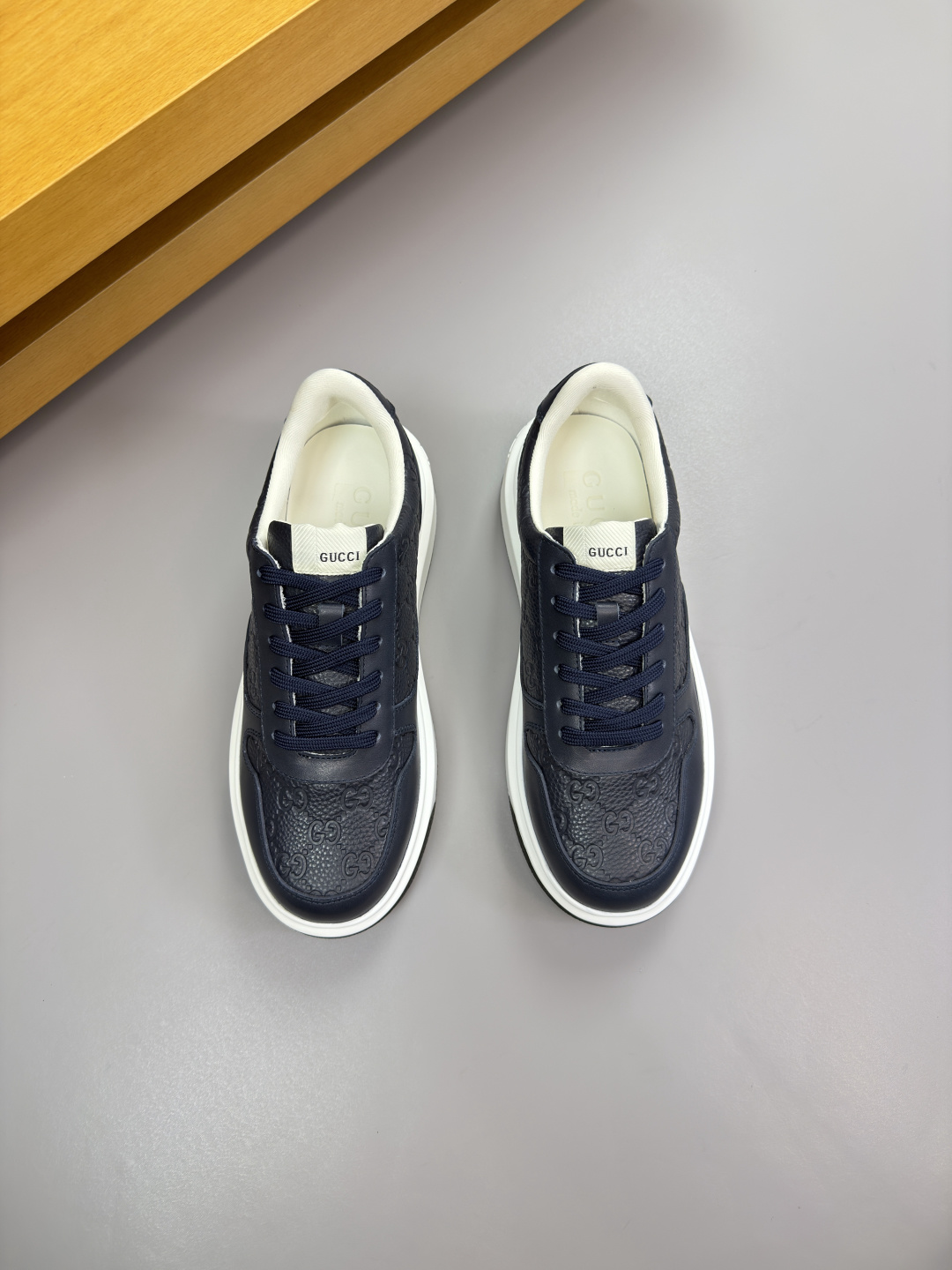 구찌(GUCCI) 나파 & 리치 레더 엠보싱 스니커즈 (프리미엄) 신발