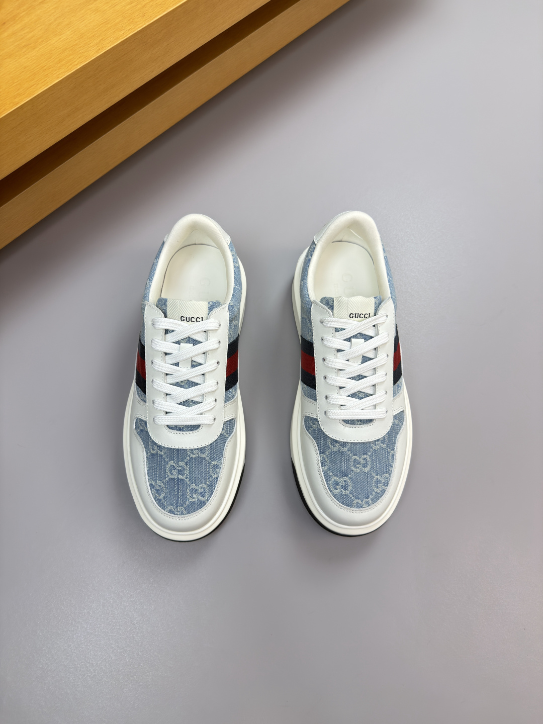 구찌(GUCCI) 나파 가죽 & 시그니처 웹(Web) 스니커즈 (프리미엄) 신발