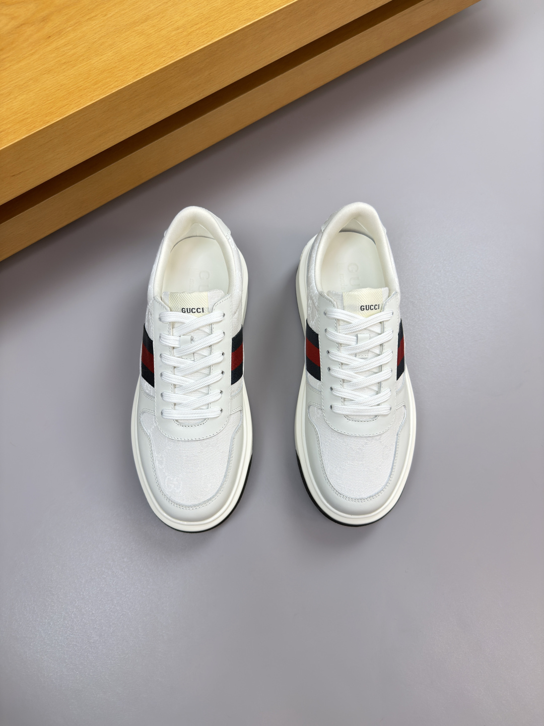 구찌(GUCCI) 나파 가죽 & 시그니처 웹(Web) 스니커즈 (프리미엄) 신발