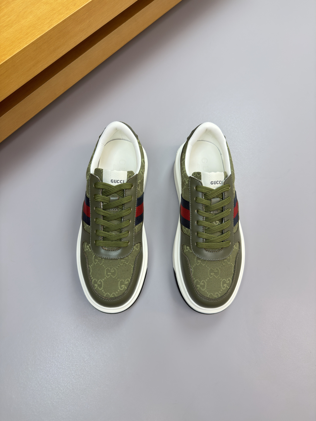 구찌(GUCCI) 나파 가죽 & 시그니처 웹(Web) 스니커즈 (프리미엄) 신발